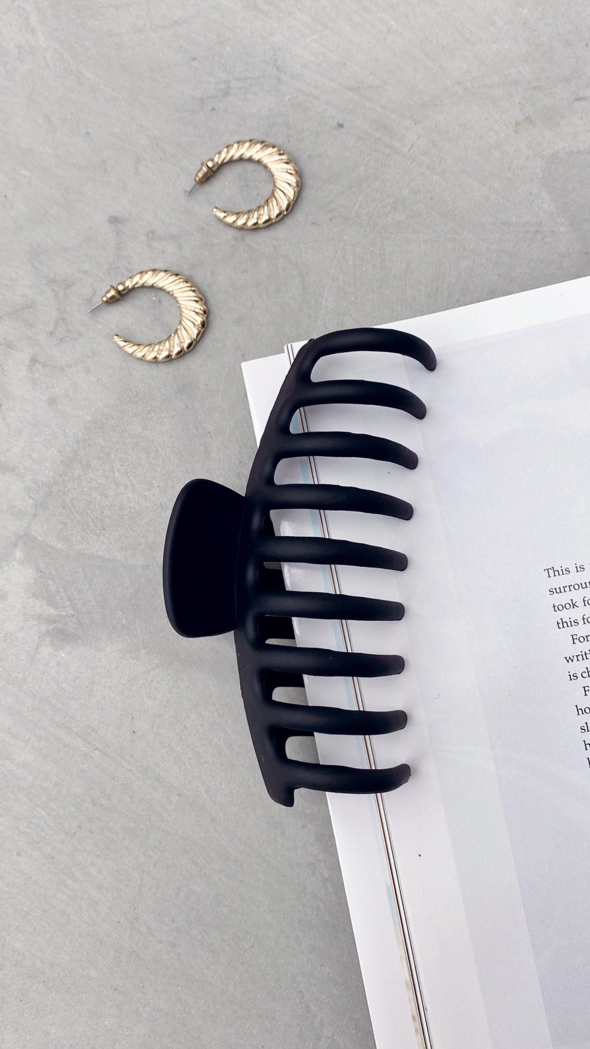 Regina Matte Claw Clip - Black